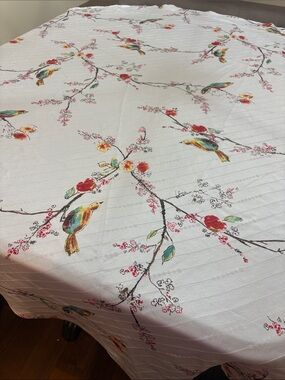 Lenox Roynd White Tablecloth with Multicolor Bird and Blossom Motif